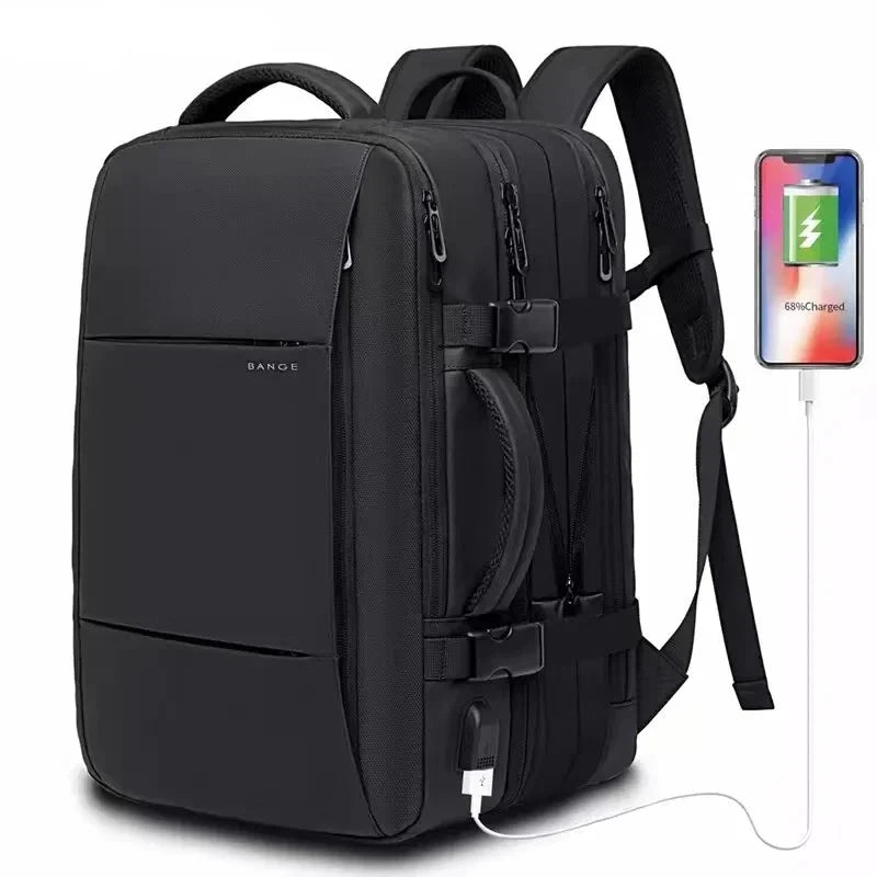 Sac a dos voyage imperméable avec recharge USB, d'un téléphone, de couleur noir, sur un fond blanc.